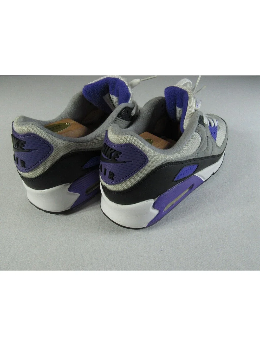 Nike Air Max 90 Hyper Grape Low Top Lace-Up Mesh Cushioned CD0881-104 - Size 8.5
